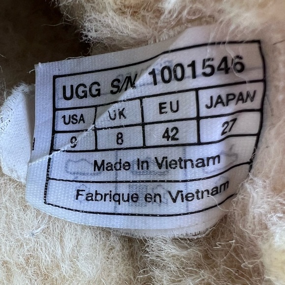 UGG Black Leather Shearling Slippers Men’s 9 / Women 10 Cozy Comfy House Shoes - Picture 6 of 13